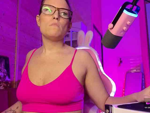 Findom_Lady_Shine webcam