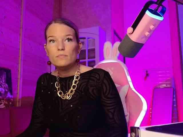 Findom_Lady_Shine webcam