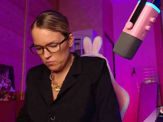 Findom_Lady_Shine webcam