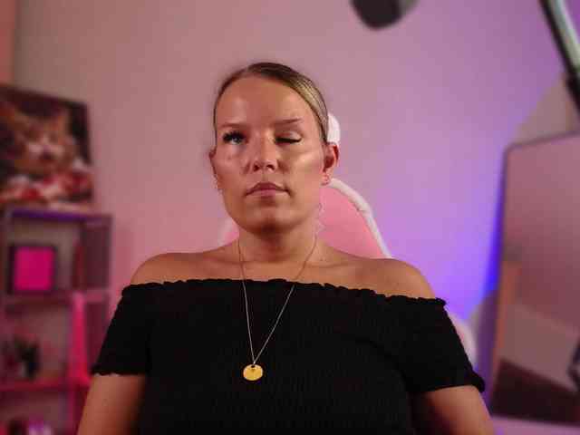 Findom_Lady_Shine webcam