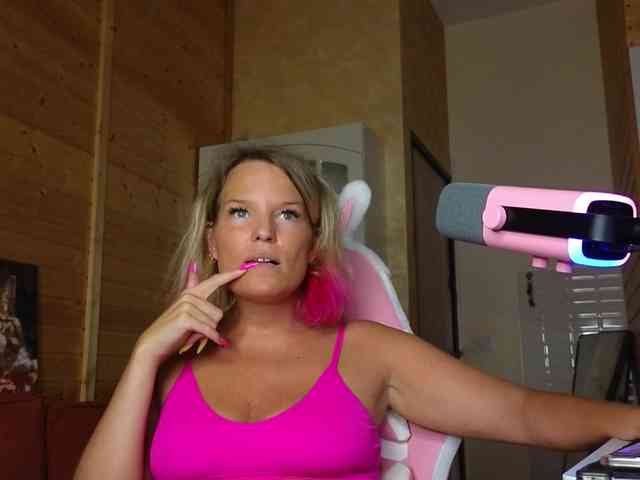Findom_Lady_Shine webcam