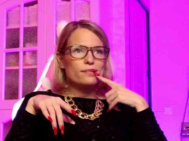 Findom_Lady_Shine webcam