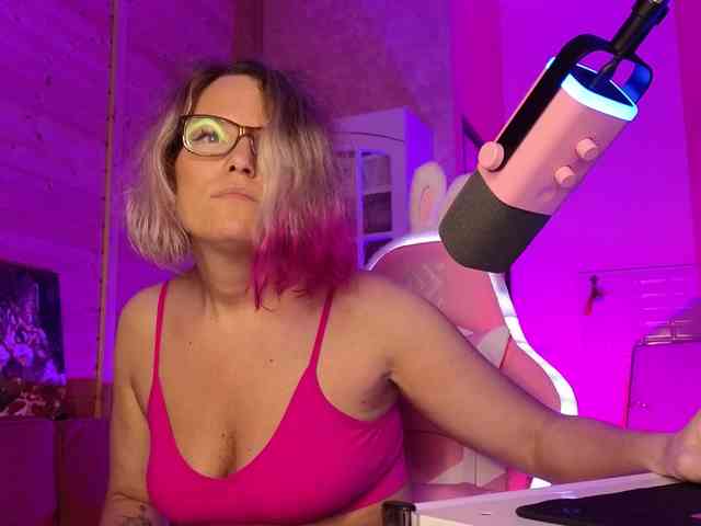 Findom_Lady_Shine webcam