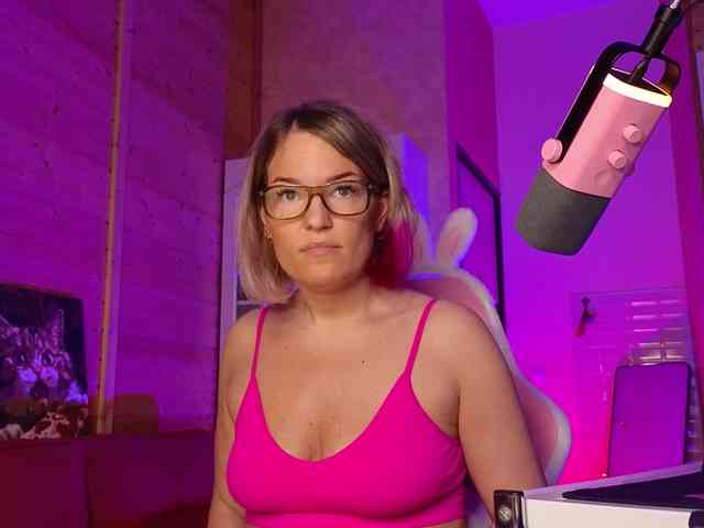 Findom_Lady_Shine webcam