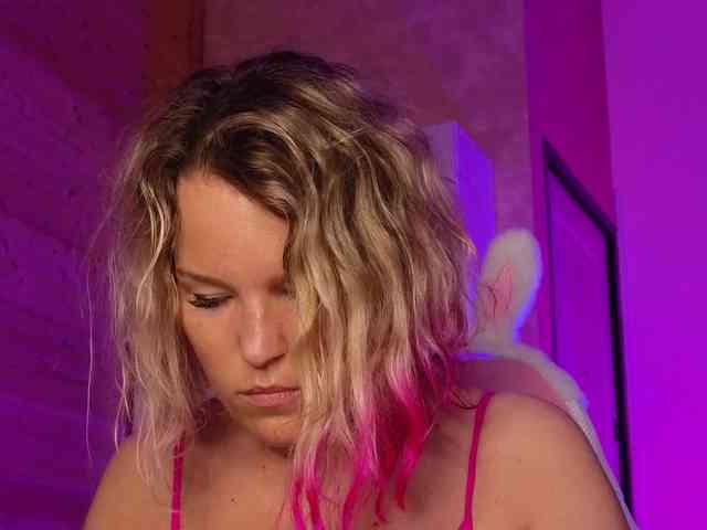 Findom_Lady_Shine webcam