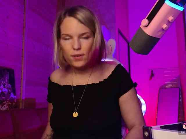 Findom_Lady_Shine webcam