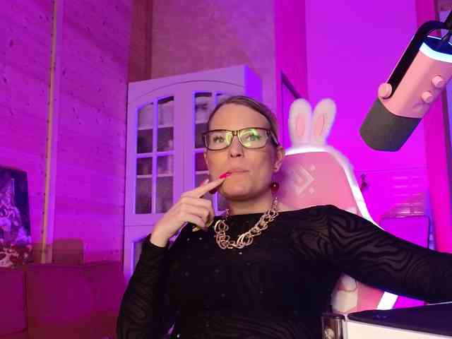 Findom_Lady_Shine webcam