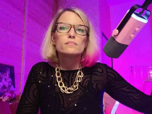 Findom_Lady_Shine webcam