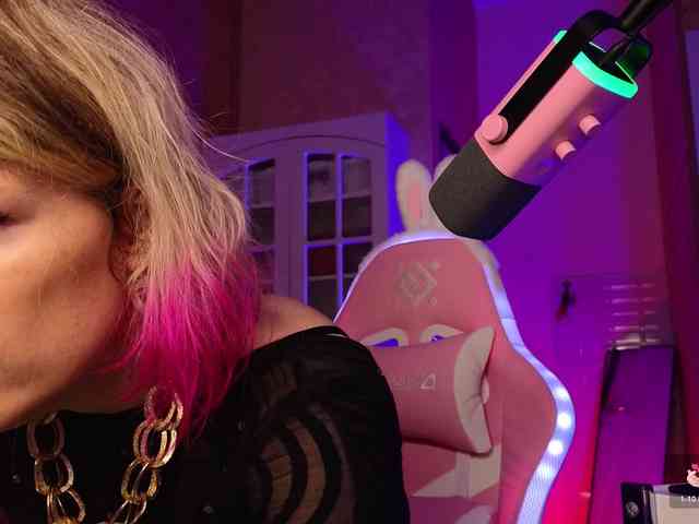 Findom_Lady_Shine webcam