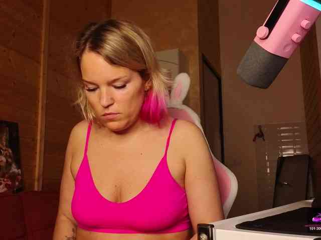 Findom_Lady_Shine webcam