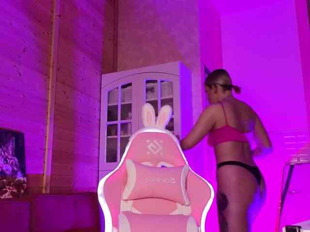 Findom_Lady_Shine webcam