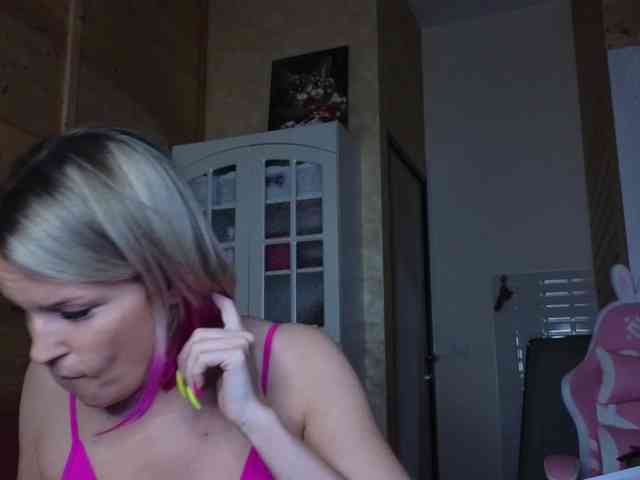 Findom_Lady_Shine webcam