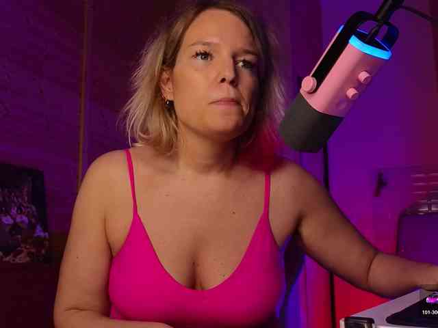 Findom_Lady_Shine webcam
