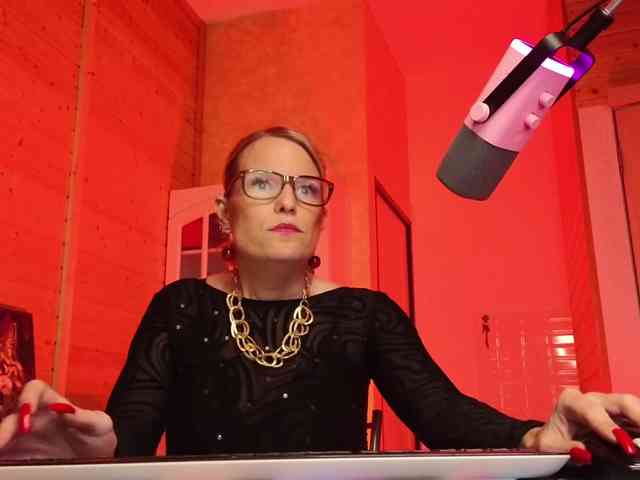 Findom_Lady_Shine webcam