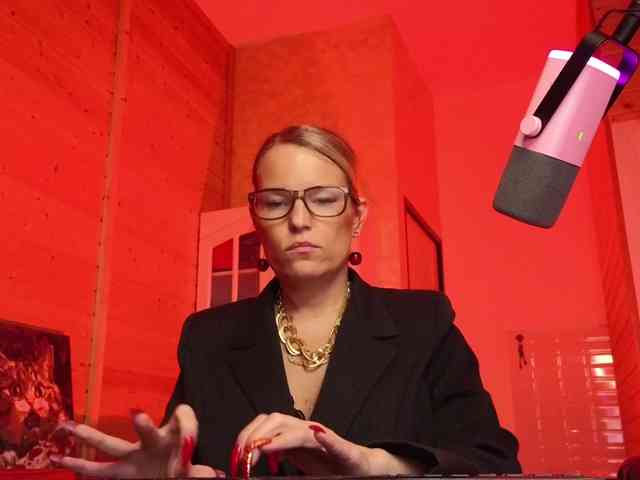 Findom_Lady_Shine webcam