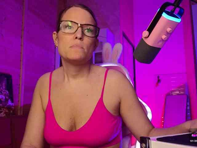 Findom_Lady_Shine webcam