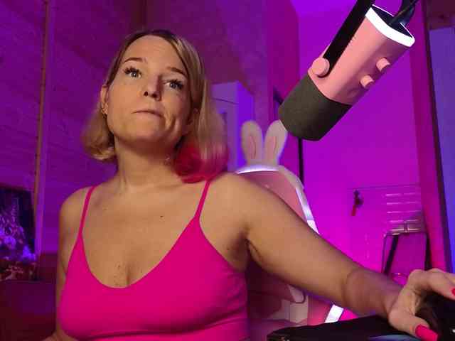 Findom_Lady_Shine webcam