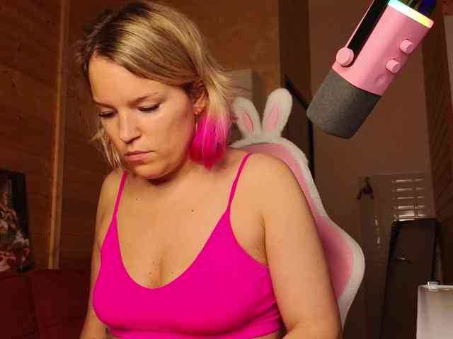 Findom_Lady_Shine webcam