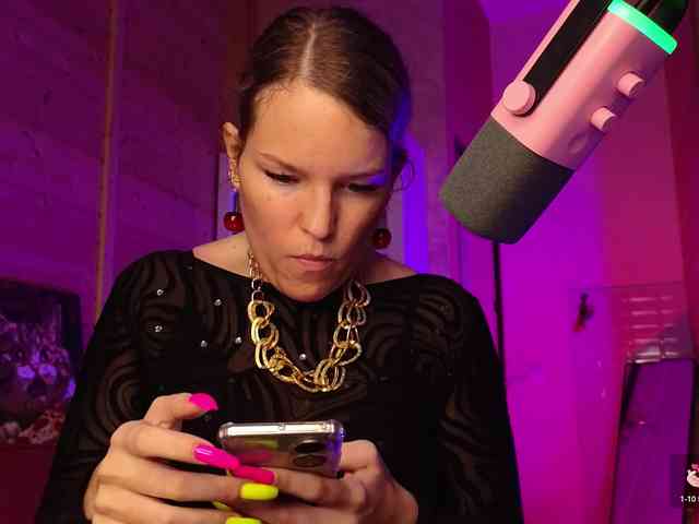 Findom_Lady_Shine webcam