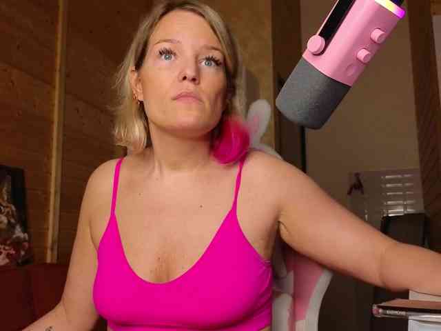 Findom_Lady_Shine webcam