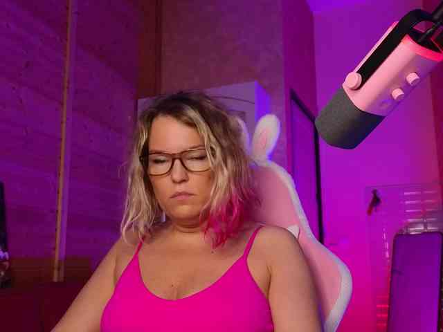 Findom_Lady_Shine webcam