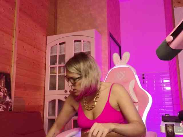 Findom_Lady_Shine webcam