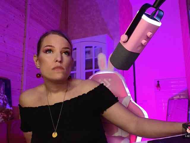 Findom_Lady_Shine webcam