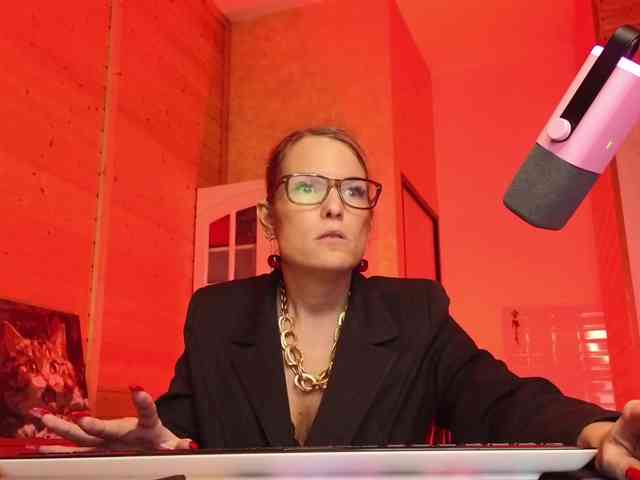 Findom_Lady_Shine webcam