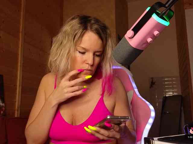 Findom_Lady_Shine webcam