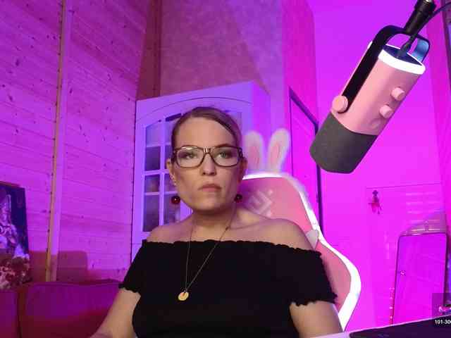 Findom_Lady_Shine webcam