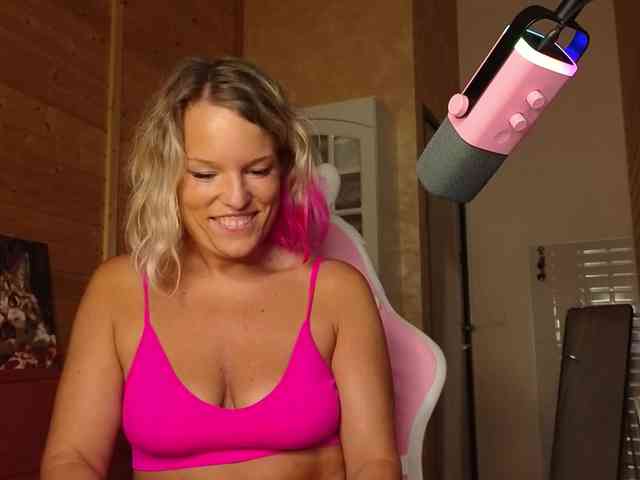 Findom_Lady_Shine webcam