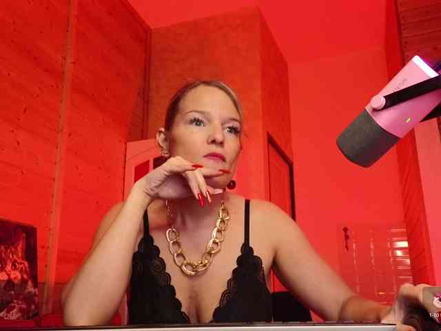 Findom_Lady_Shine webcam