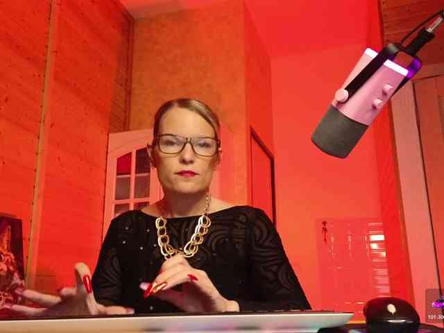 Findom_Lady_Shine webcam