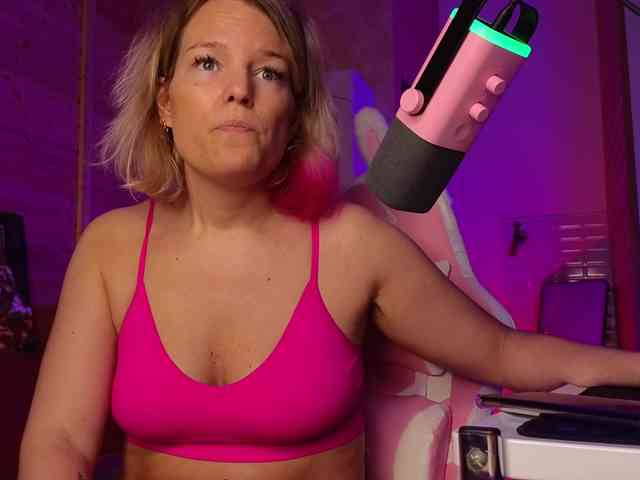 Findom_Lady_Shine webcam