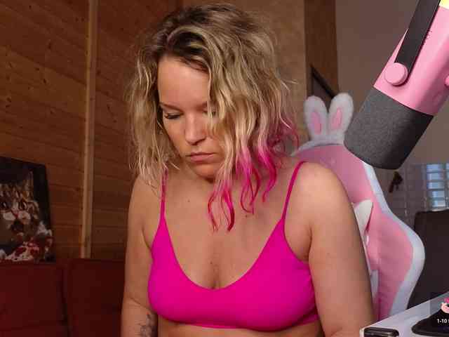 Findom_Lady_Shine webcam