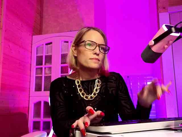 Findom_Lady_Shine webcam