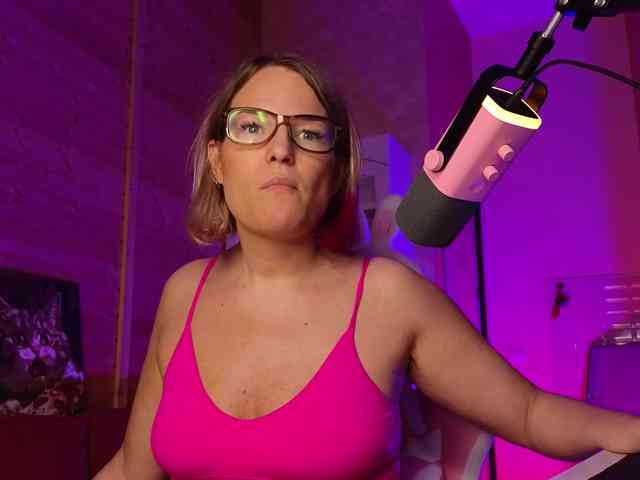 Findom_Lady_Shine webcam