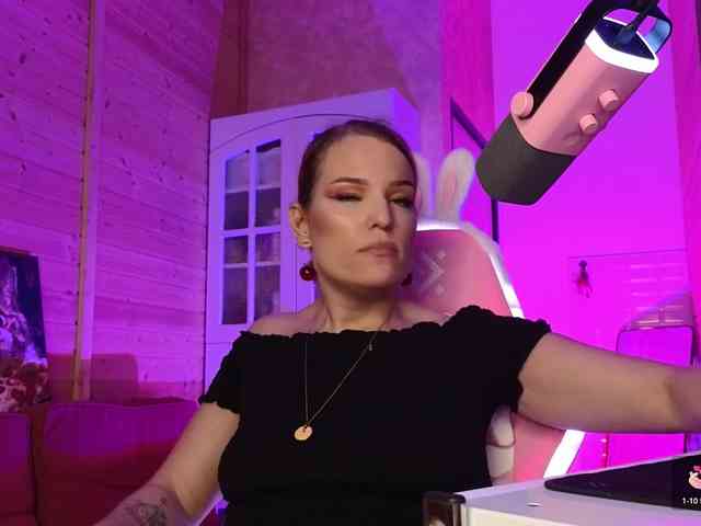 Findom_Lady_Shine webcam