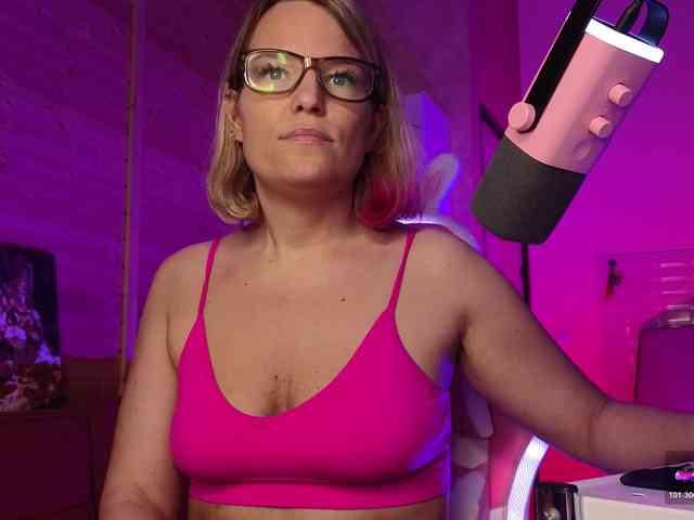 Findom_Lady_Shine webcam