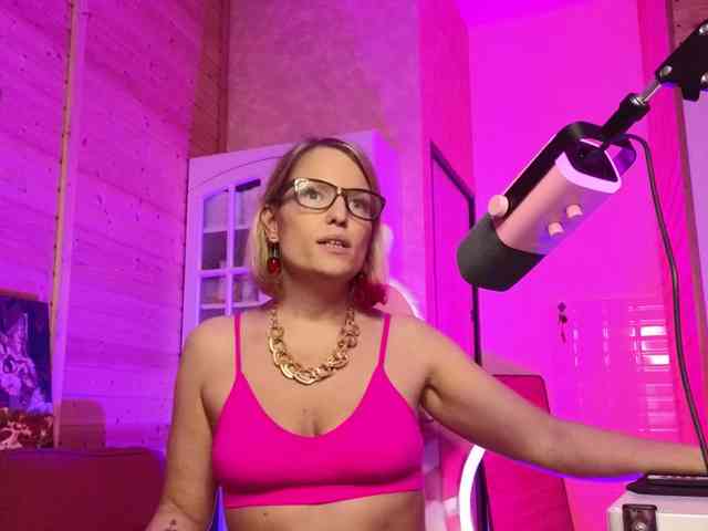 Findom_Lady_Shine webcam