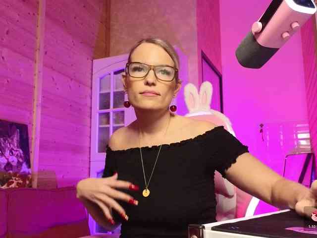 Findom_Lady_Shine webcam