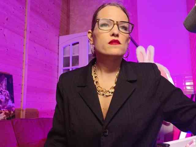 Findom_Lady_Shine webcam