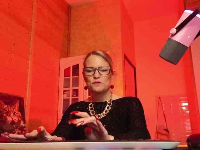 Findom_Lady_Shine webcam