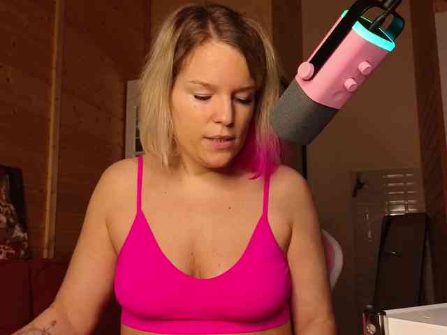 Findom_Lady_Shine webcam