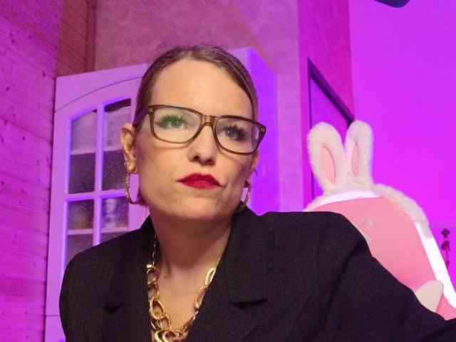 Findom_Lady_Shine webcam