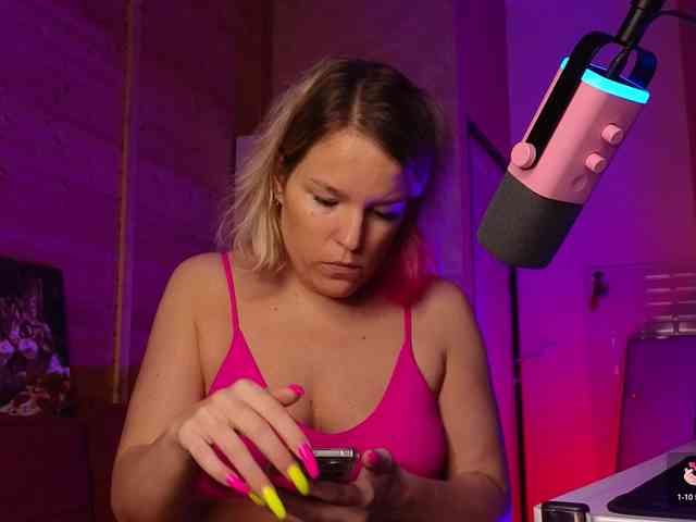 Findom_Lady_Shine webcam