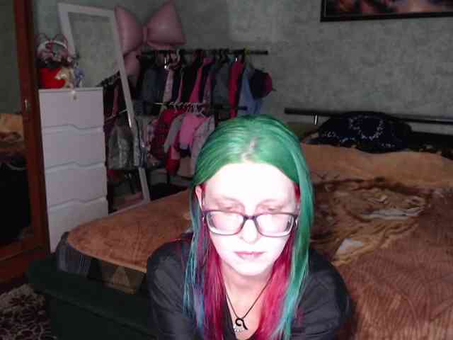 Malvinella's cam show statistics and live stream