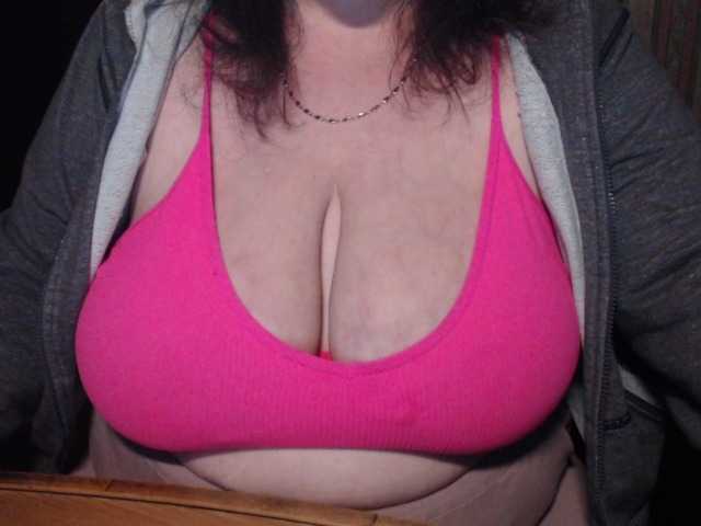 tanyvel34 live cam on BongaCams