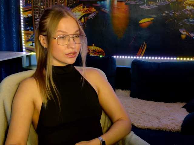 vikascorpik live cam on BongaCams