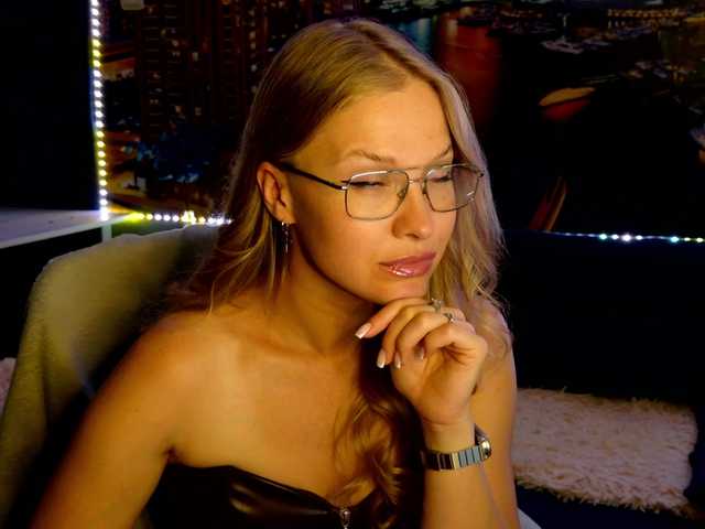 vikascorpik live cam on BongaCams